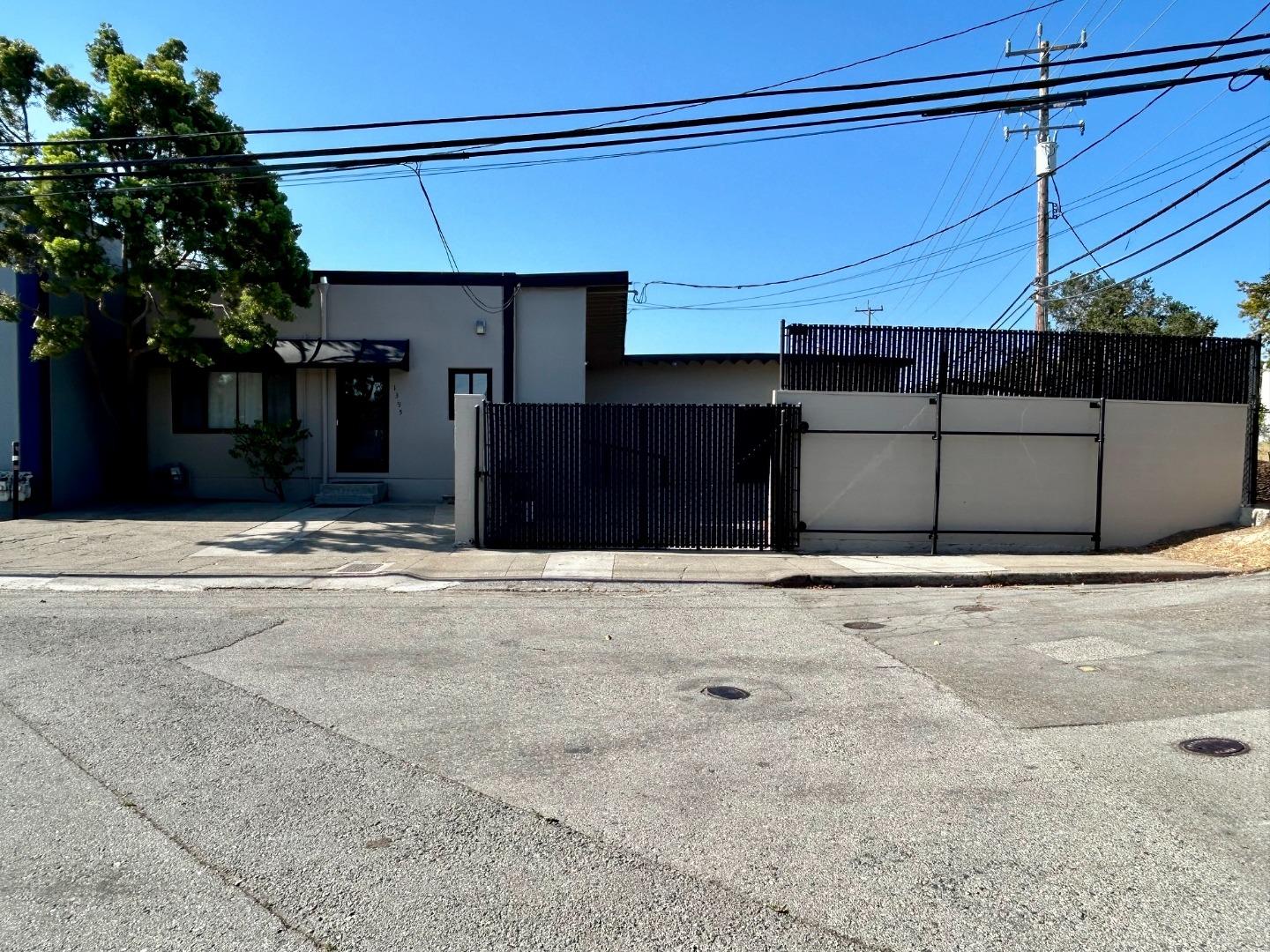 Detail Gallery Image 2 of 18 For 1395 Marsten Rd, Burlingame,  CA 94010 - – Beds | – Baths