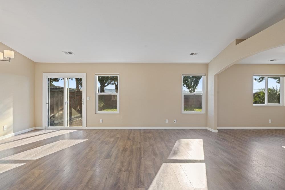 Detail Gallery Image 10 of 39 For 2360 Valley View Rd, Hollister,  CA 95023 - 3 Beds | 2 Baths