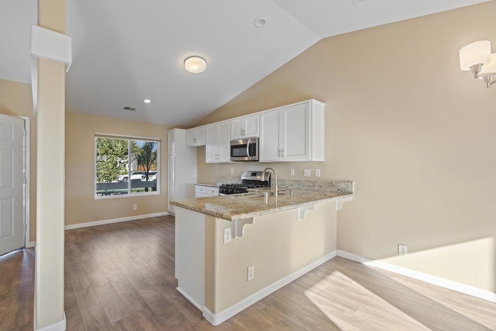 Detail Gallery Image 11 of 39 For 2360 Valley View Rd, Hollister,  CA 95023 - 3 Beds | 2 Baths