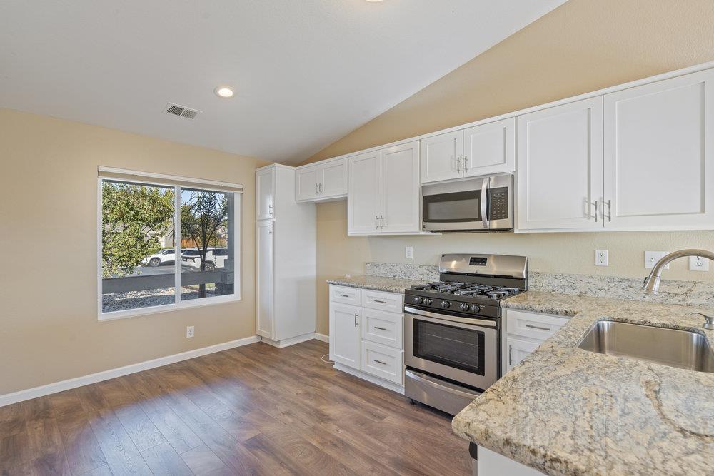 Detail Gallery Image 13 of 39 For 2360 Valley View Rd, Hollister,  CA 95023 - 3 Beds | 2 Baths