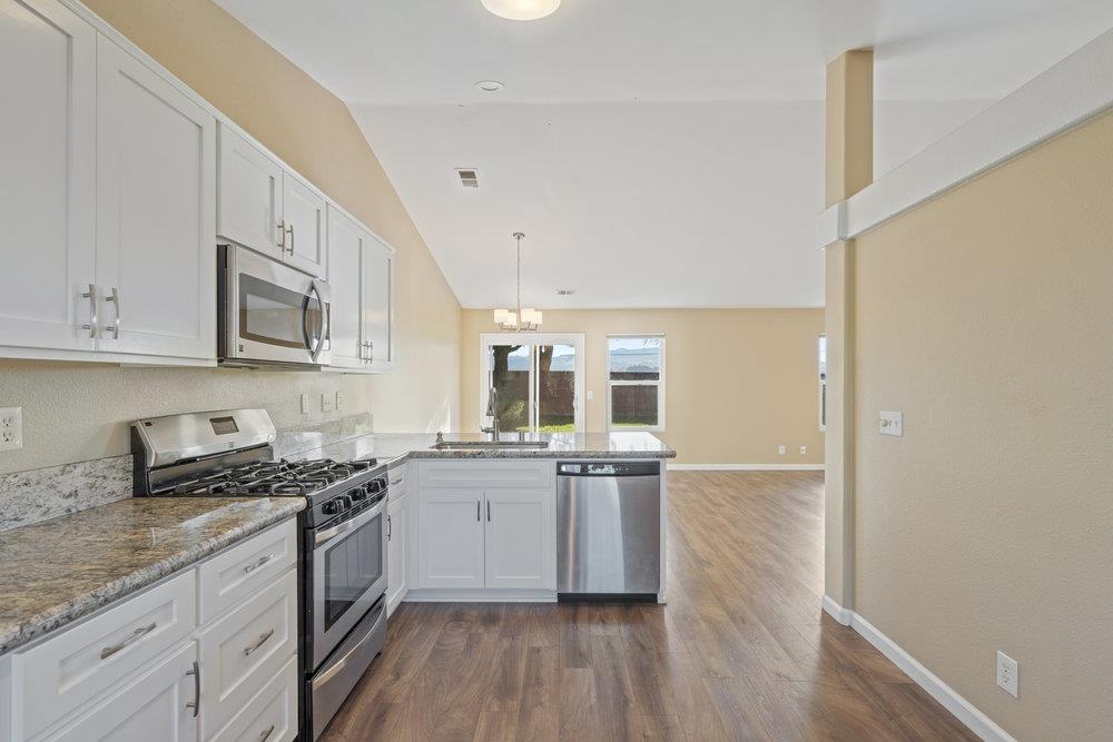 Detail Gallery Image 14 of 39 For 2360 Valley View Rd, Hollister,  CA 95023 - 3 Beds | 2 Baths