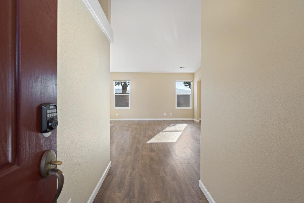 Detail Gallery Image 9 of 39 For 2360 Valley View Rd, Hollister,  CA 95023 - 3 Beds | 2 Baths