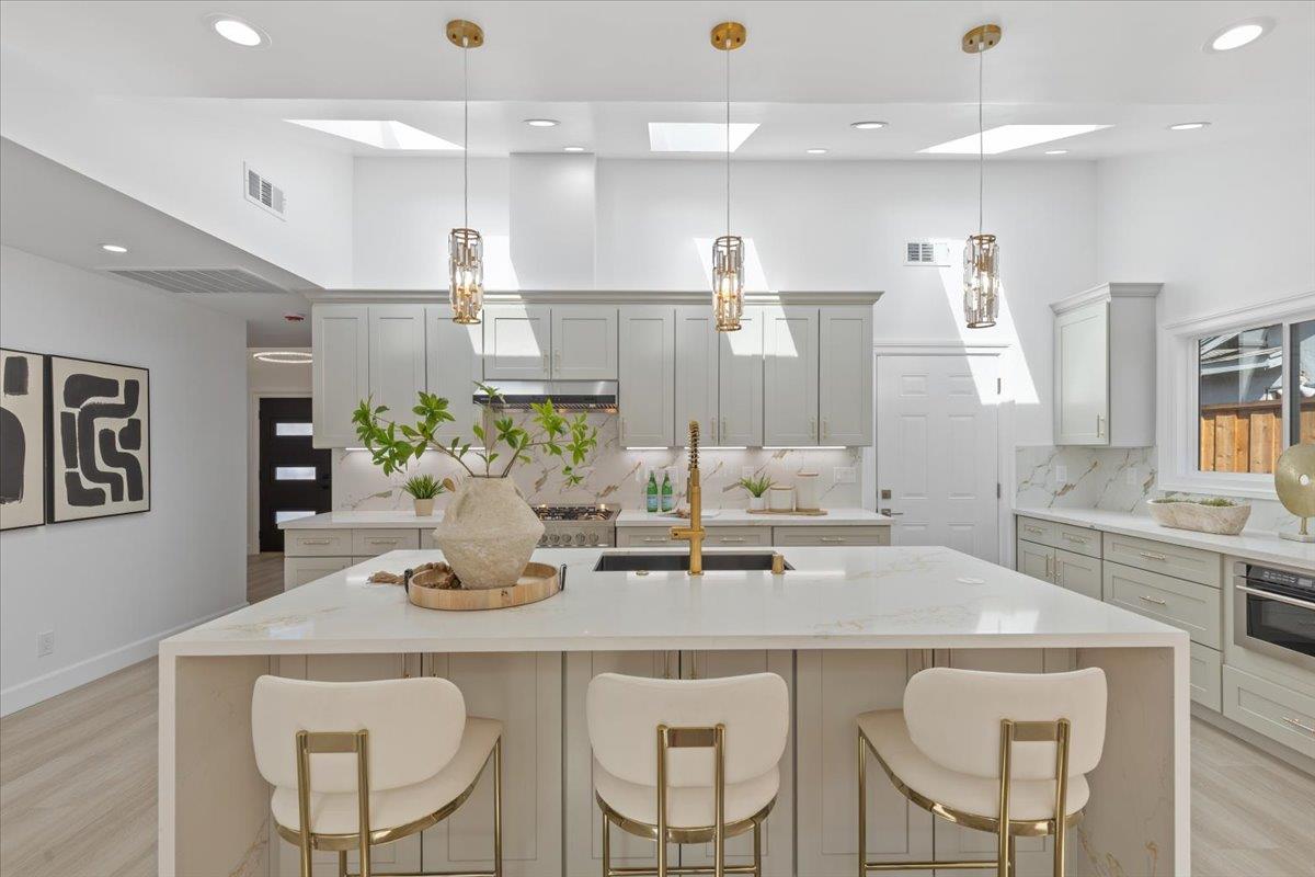 Detail Gallery Image 10 of 50 For 2552 Castleton Dr, San Jose,  CA 95148 - 4 Beds | 3/1 Baths