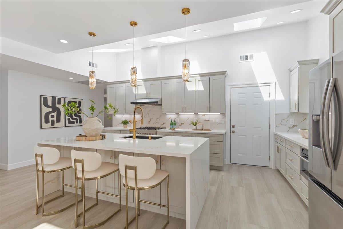 Detail Gallery Image 11 of 50 For 2552 Castleton Dr, San Jose,  CA 95148 - 4 Beds | 3/1 Baths