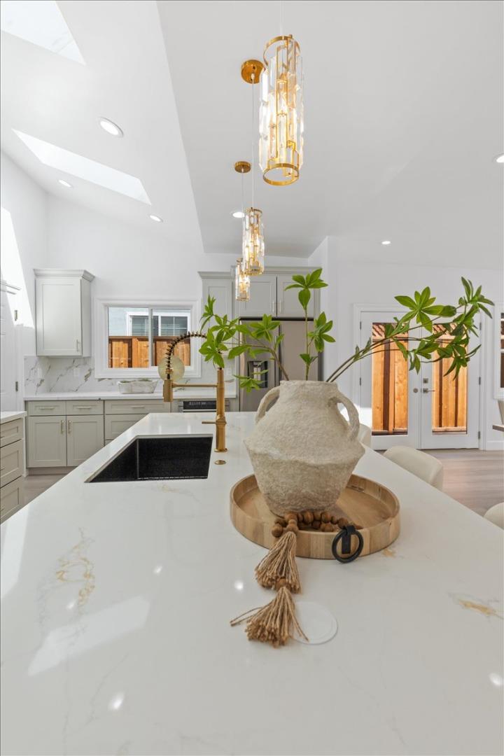 Detail Gallery Image 13 of 50 For 2552 Castleton Dr, San Jose,  CA 95148 - 4 Beds | 3/1 Baths