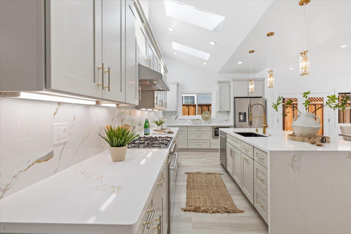 Detail Gallery Image 14 of 50 For 2552 Castleton Dr, San Jose,  CA 95148 - 4 Beds | 3/1 Baths