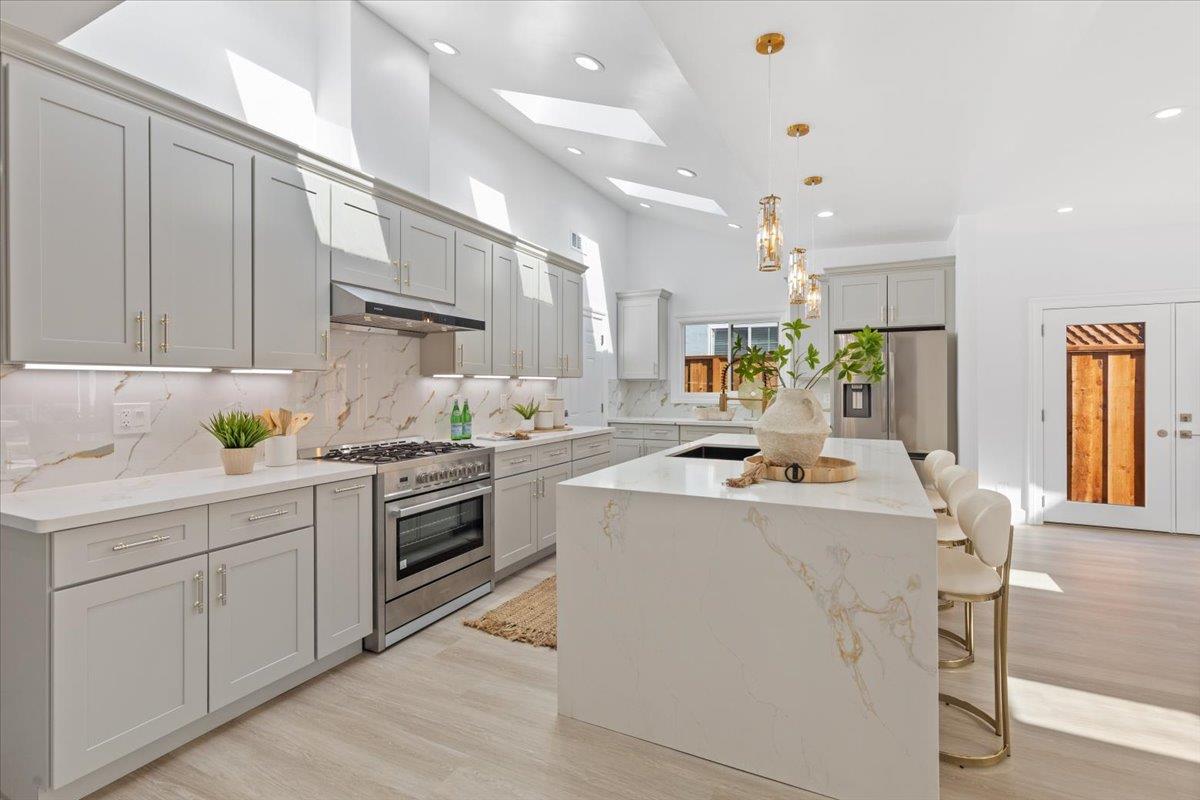 Detail Gallery Image 8 of 50 For 2552 Castleton Dr, San Jose,  CA 95148 - 4 Beds | 3/1 Baths