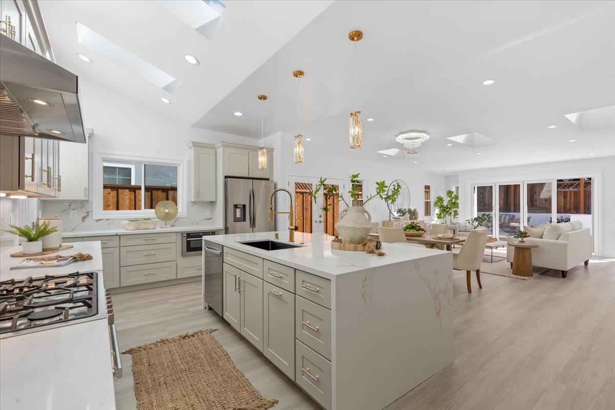 Detail Gallery Image 9 of 50 For 2552 Castleton Dr, San Jose,  CA 95148 - 4 Beds | 3/1 Baths