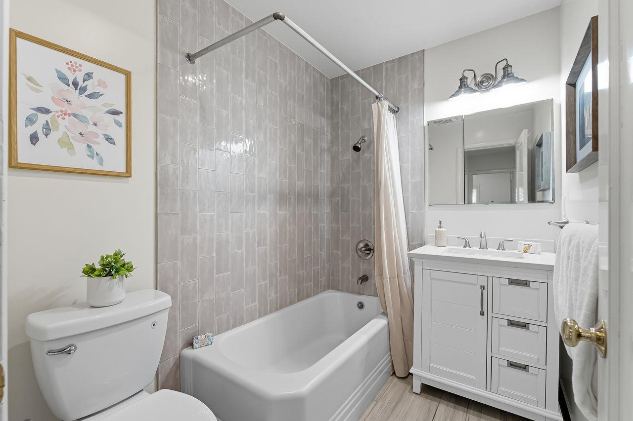 Detail Gallery Image 11 of 15 For 116 Avalon Dr, Pacifica,  CA 94044 - 4 Beds | 2 Baths