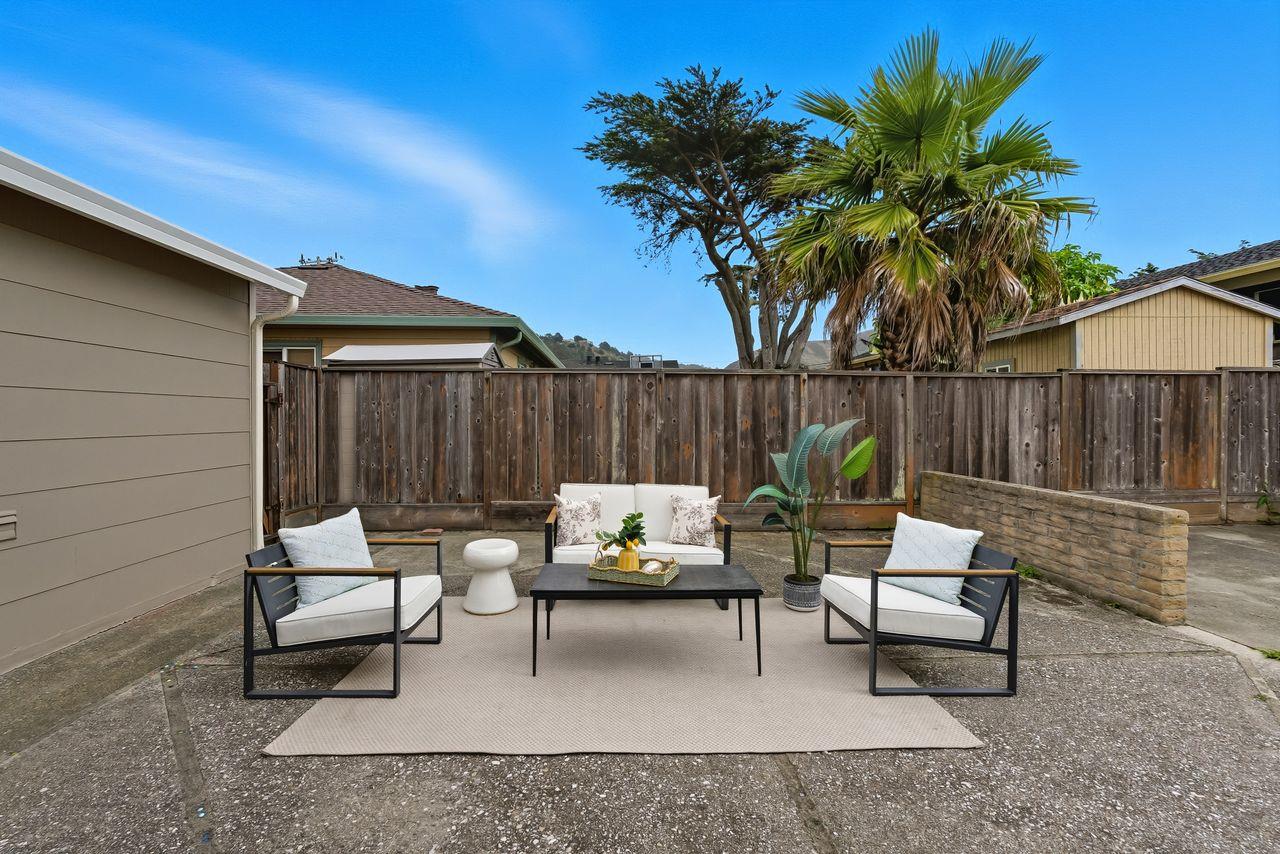 Detail Gallery Image 14 of 15 For 116 Avalon Dr, Pacifica,  CA 94044 - 4 Beds | 2 Baths