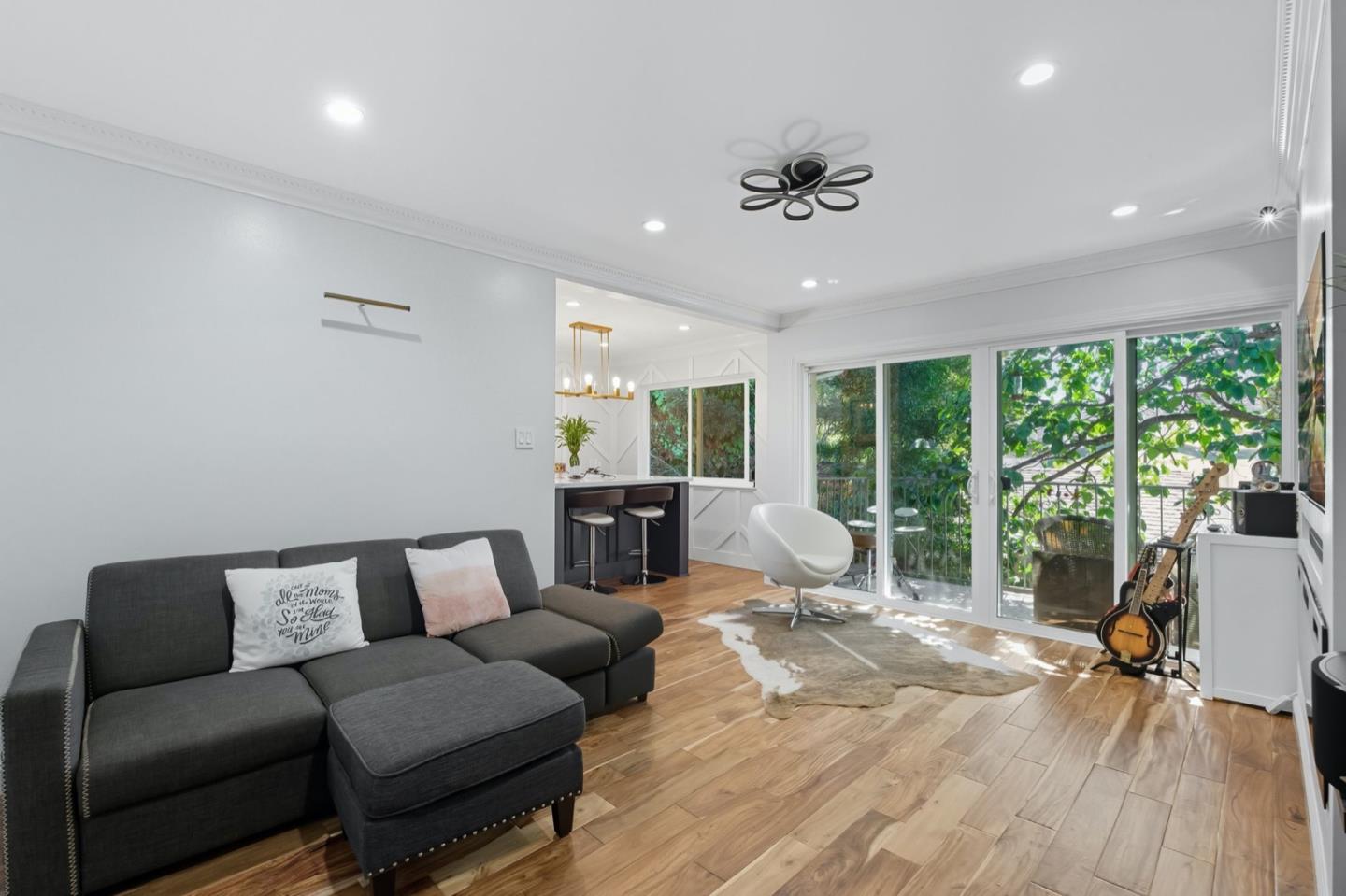 Detail Gallery Image 3 of 15 For 1217 Paloma Ave #3,  Burlingame,  CA 94010 - 2 Beds | 1 Baths