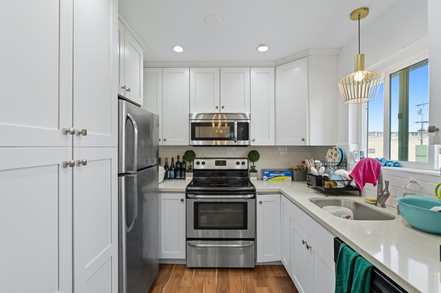 Detail Gallery Image 6 of 15 For 1217 Paloma Ave #3,  Burlingame,  CA 94010 - 2 Beds | 1 Baths