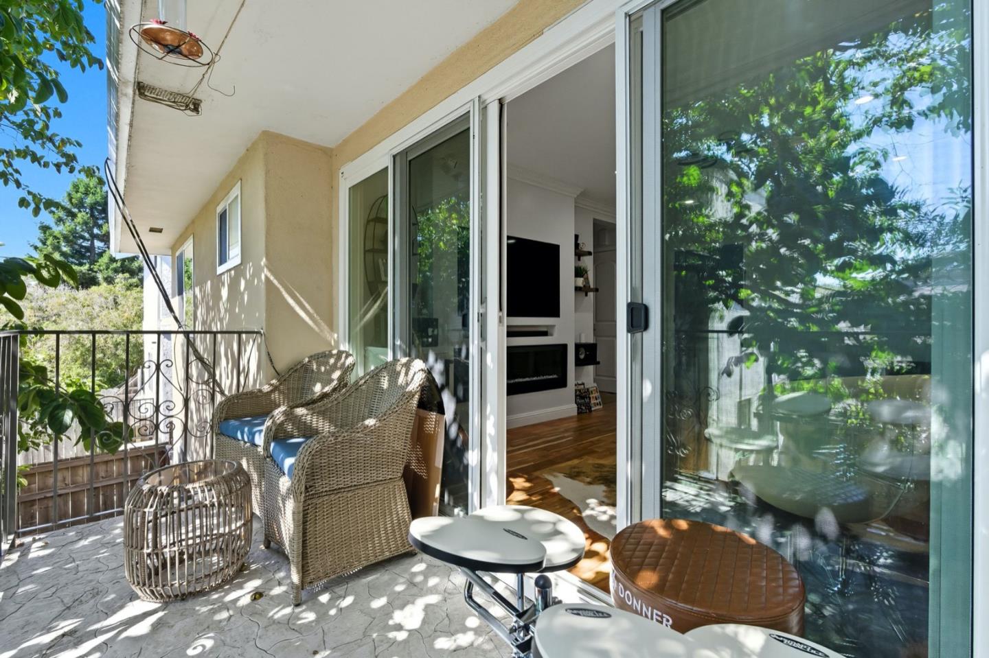 Detail Gallery Image 8 of 15 For 1217 Paloma Ave #3,  Burlingame,  CA 94010 - 2 Beds | 1 Baths