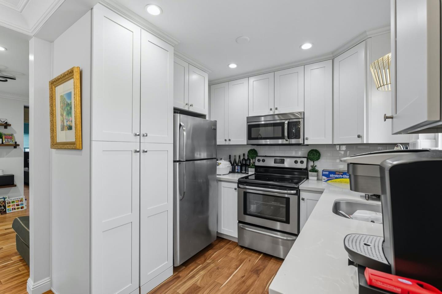 Detail Gallery Image 9 of 15 For 1217 Paloma Ave #3,  Burlingame,  CA 94010 - 2 Beds | 1 Baths