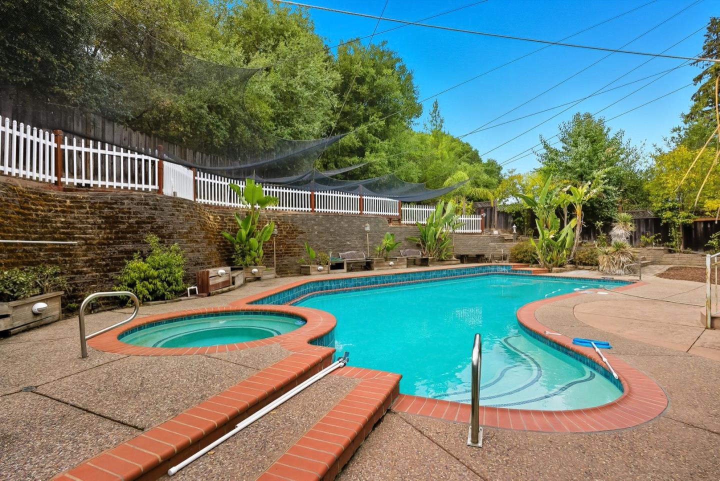 Detail Gallery Image 10 of 25 For Upland Way, Cupertino,  CA 95014 - 6 Beds | 7/2 Baths