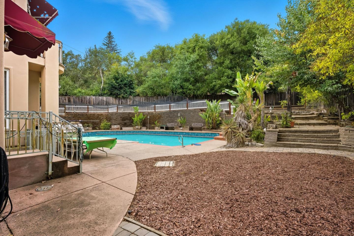 Detail Gallery Image 12 of 25 For Upland Way, Cupertino,  CA 95014 - 6 Beds | 7/2 Baths