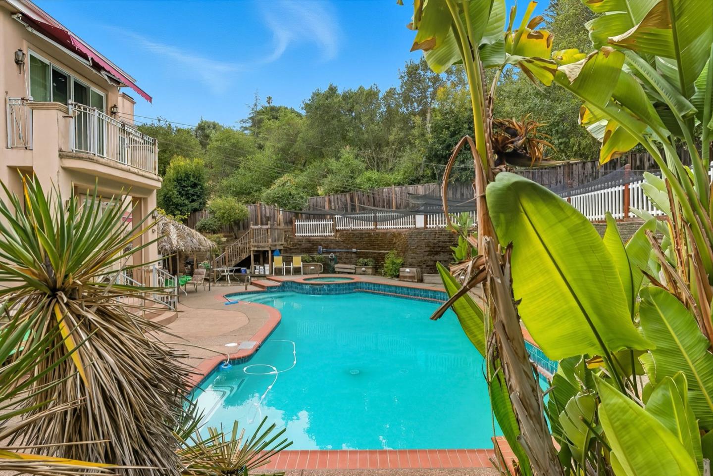 Detail Gallery Image 13 of 25 For Upland Way, Cupertino,  CA 95014 - 6 Beds | 7/2 Baths