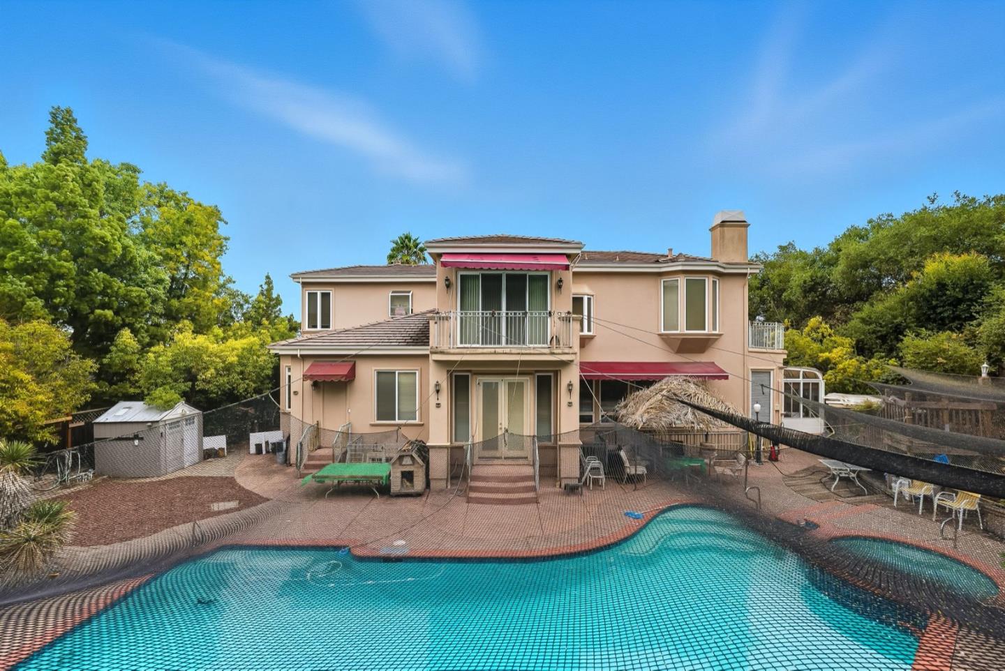 Detail Gallery Image 14 of 25 For Upland Way, Cupertino,  CA 95014 - 6 Beds | 7/2 Baths