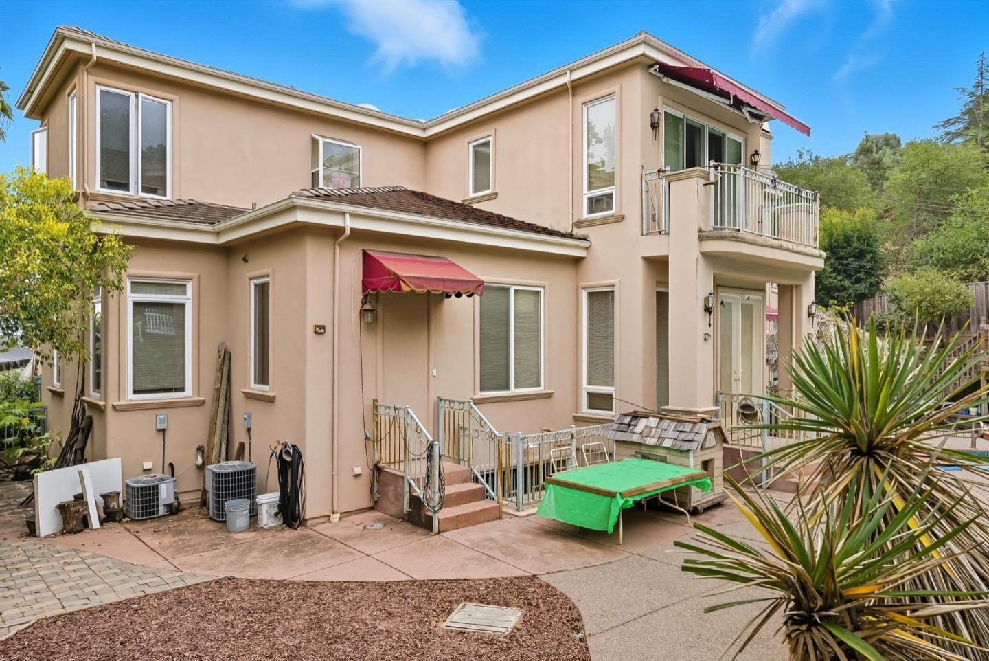 Detail Gallery Image 15 of 25 For Upland Way, Cupertino,  CA 95014 - 6 Beds | 7/2 Baths