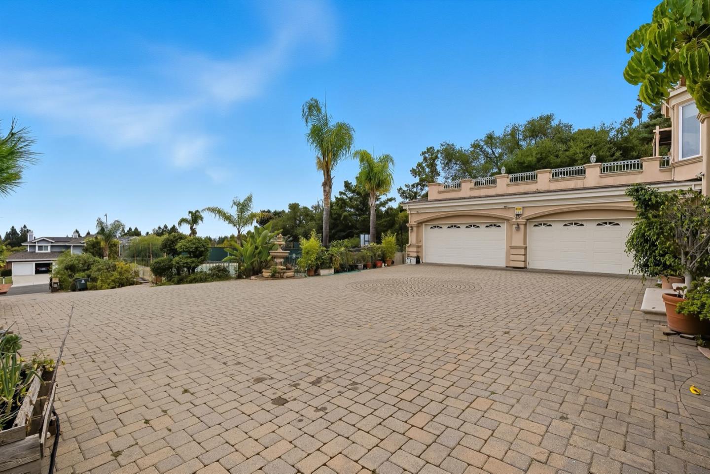 Detail Gallery Image 16 of 25 For Upland Way, Cupertino,  CA 95014 - 6 Beds | 7/2 Baths