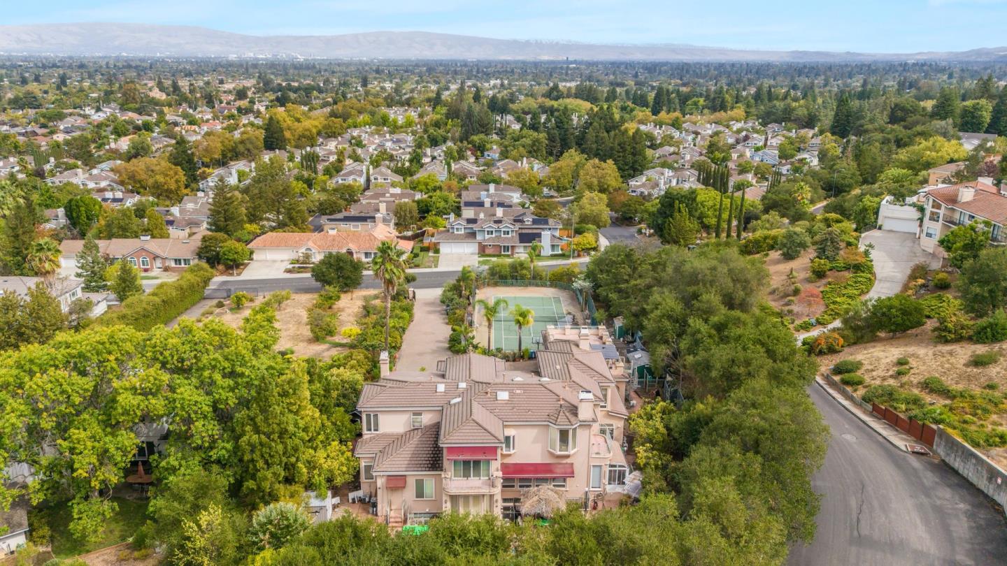 Detail Gallery Image 2 of 25 For Upland Way, Cupertino,  CA 95014 - 6 Beds | 7/2 Baths