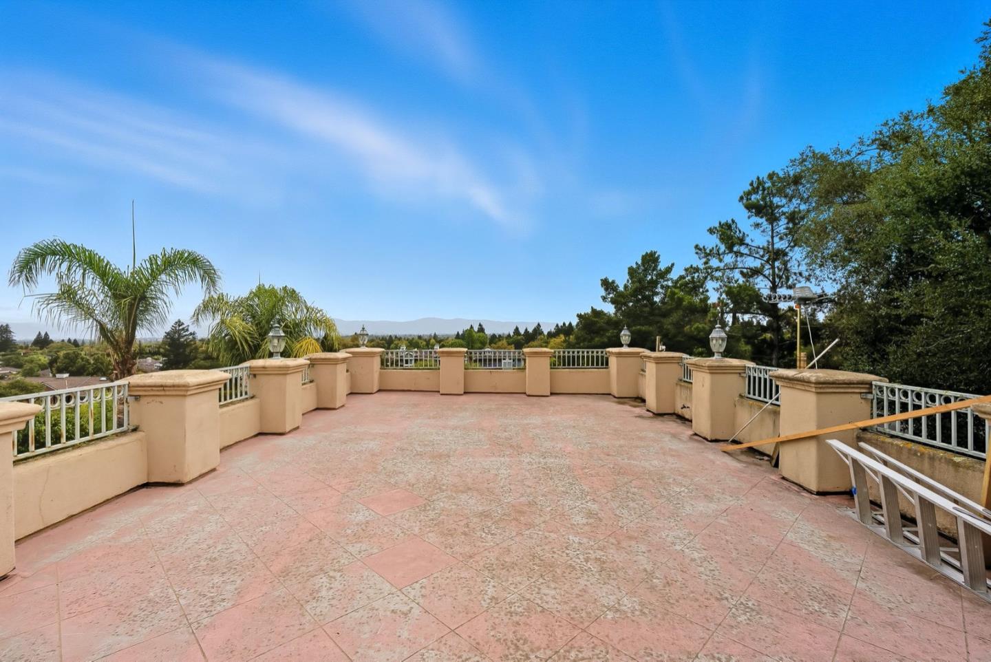 Detail Gallery Image 21 of 25 For Upland Way, Cupertino,  CA 95014 - 6 Beds | 7/2 Baths