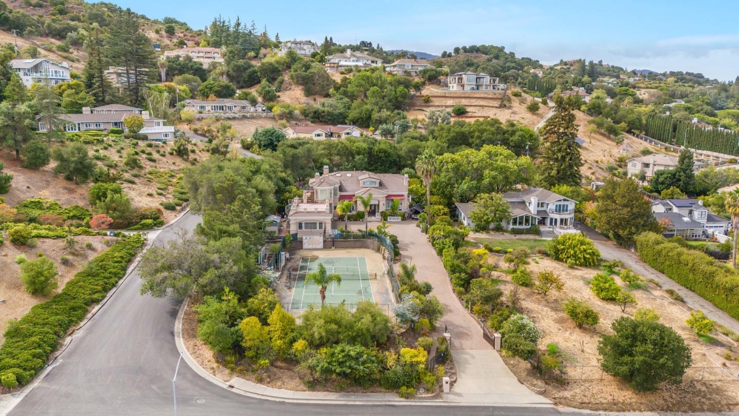 Detail Gallery Image 22 of 25 For Upland Way, Cupertino,  CA 95014 - 6 Beds | 7/2 Baths