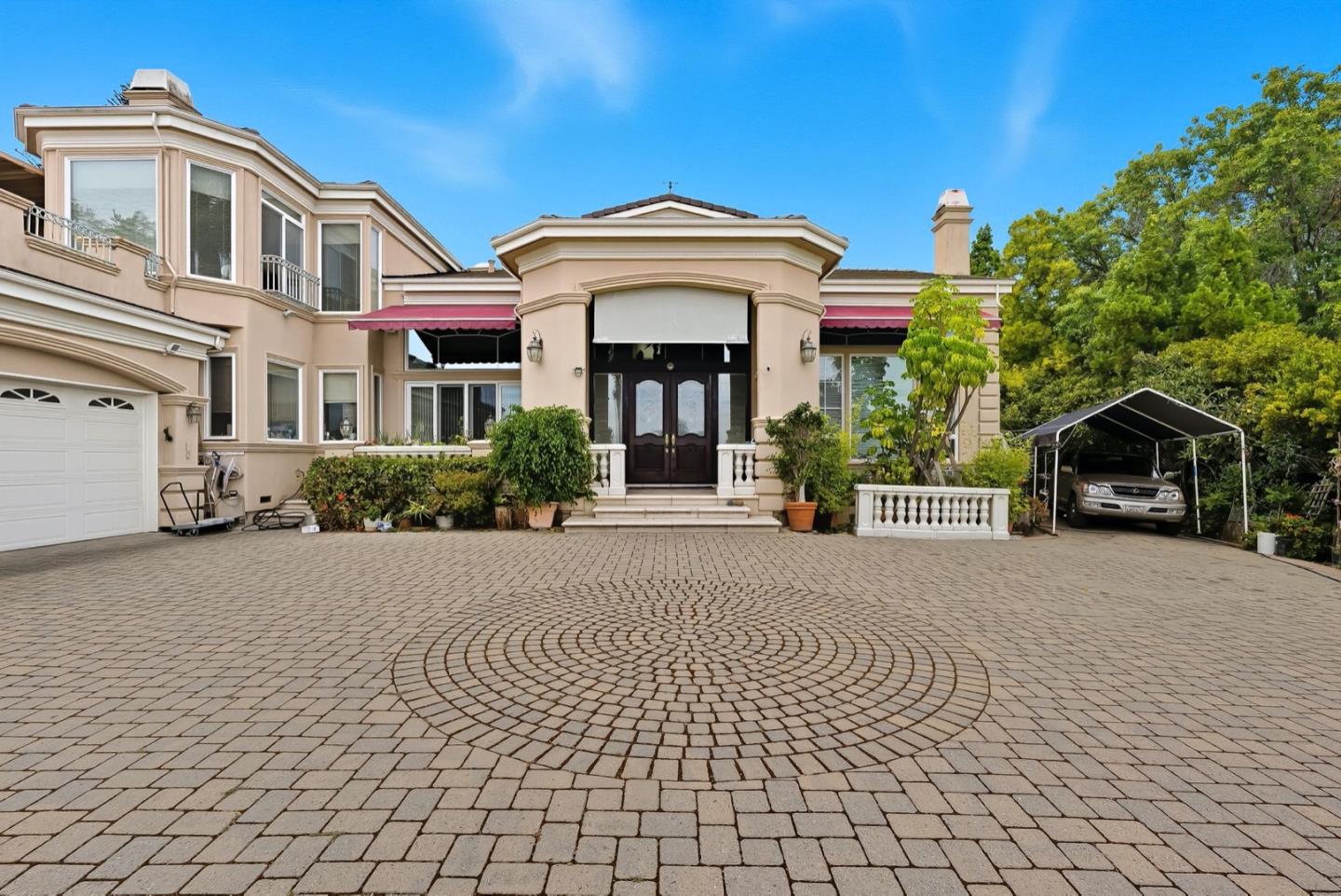 Detail Gallery Image 3 of 25 For Upland Way, Cupertino,  CA 95014 - 6 Beds | 7/2 Baths