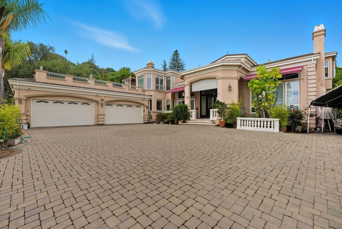 Detail Gallery Image 7 of 25 For Upland Way, Cupertino,  CA 95014 - 6 Beds | 7/2 Baths