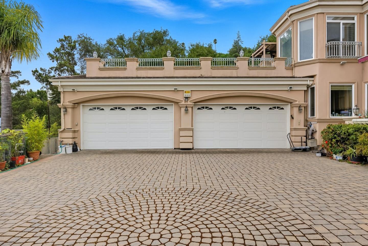 Detail Gallery Image 8 of 25 For Upland Way, Cupertino,  CA 95014 - 6 Beds | 7/2 Baths