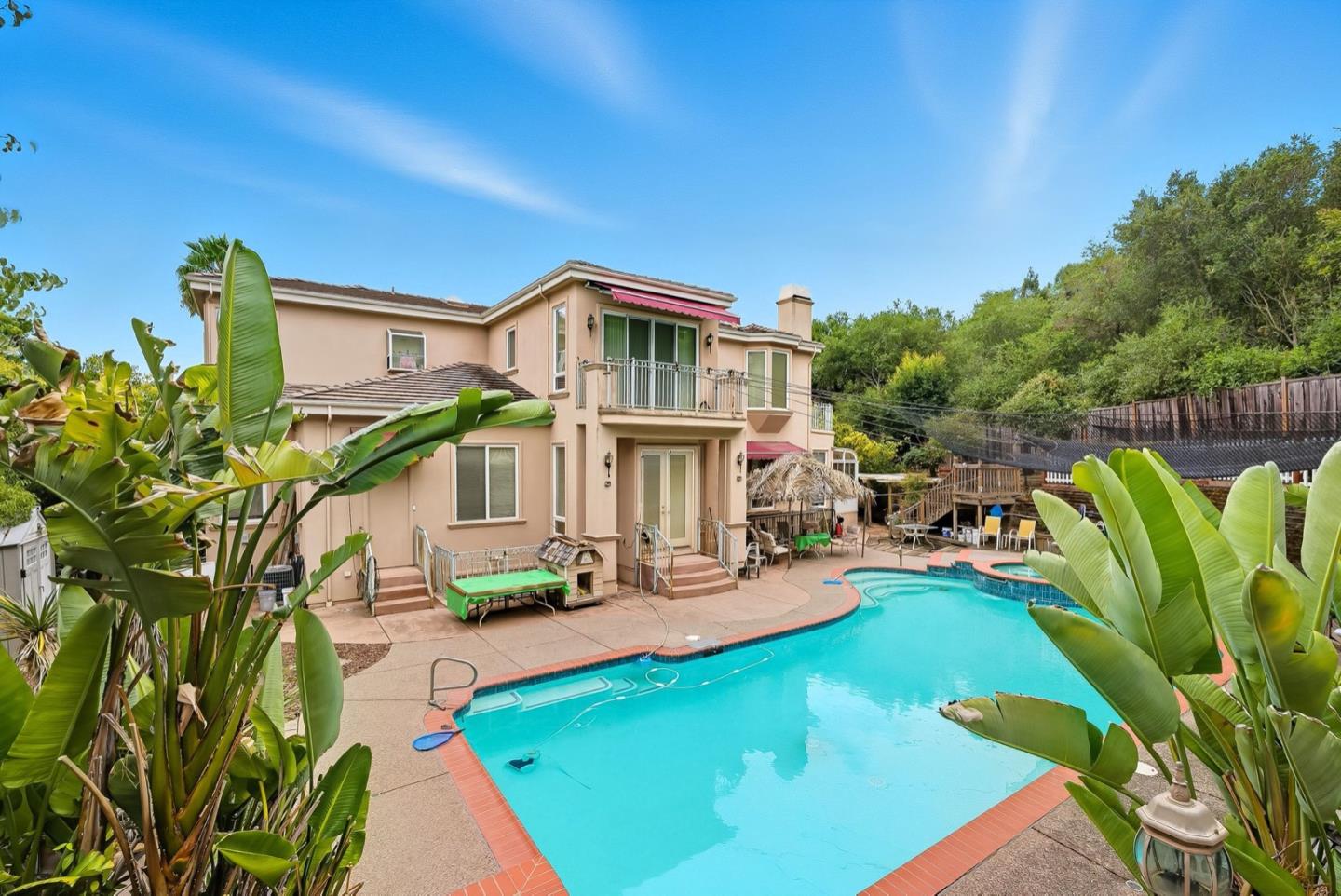 Detail Gallery Image 9 of 25 For Upland Way, Cupertino,  CA 95014 - 6 Beds | 7/2 Baths