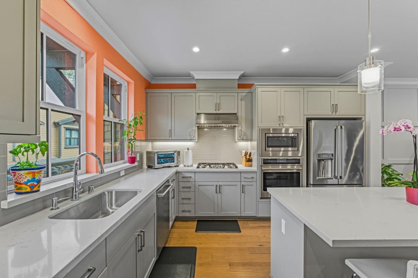 Detail Gallery Image 10 of 37 For 347 N Rengstorff Ave, Mountain View,  CA 94043 - 3 Beds | 3/1 Baths