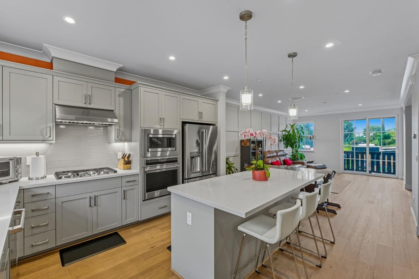 Detail Gallery Image 11 of 37 For 347 N Rengstorff Ave, Mountain View,  CA 94043 - 3 Beds | 3/1 Baths