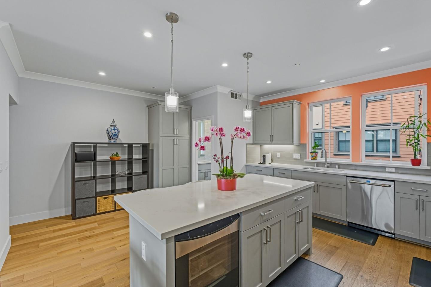 Detail Gallery Image 13 of 37 For 347 N Rengstorff Ave, Mountain View,  CA 94043 - 3 Beds | 3/1 Baths