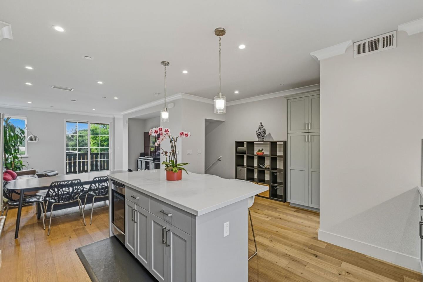 Detail Gallery Image 19 of 37 For 347 N Rengstorff Ave, Mountain View,  CA 94043 - 3 Beds | 3/1 Baths