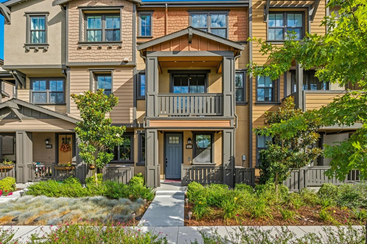 Detail Gallery Image 2 of 37 For 347 N Rengstorff Ave, Mountain View,  CA 94043 - 3 Beds | 3/1 Baths