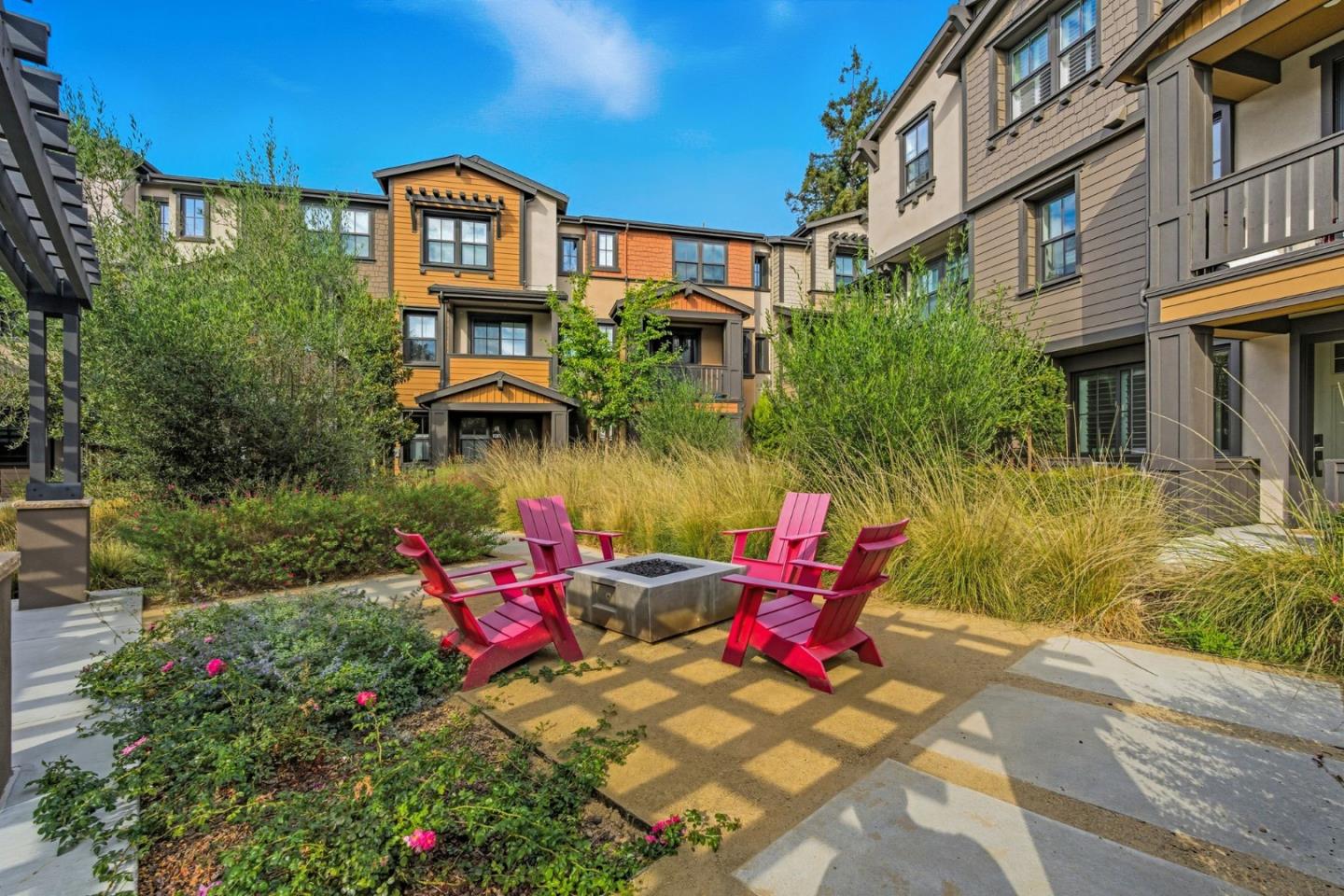 Detail Gallery Image 4 of 37 For 347 N Rengstorff Ave, Mountain View,  CA 94043 - 3 Beds | 3/1 Baths