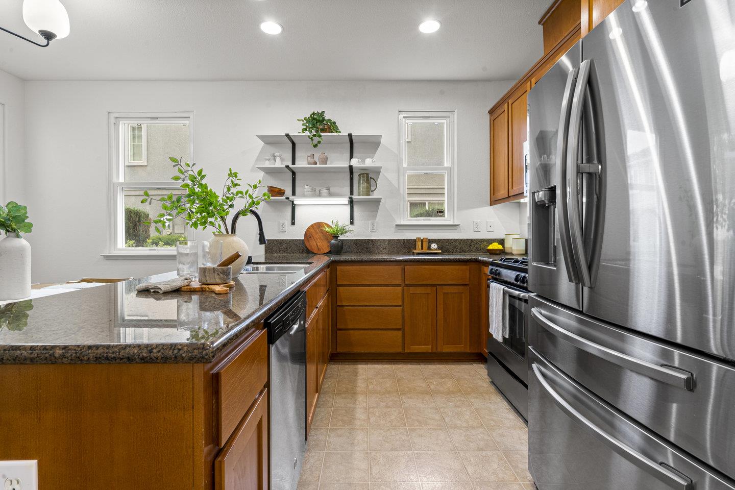 Detail Gallery Image 11 of 41 For 1042 Old Oak Ln, Hayward,  CA 94541 - 4 Beds | 2/1 Baths