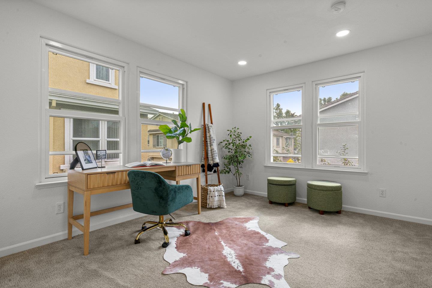 Detail Gallery Image 20 of 41 For 1042 Old Oak Ln, Hayward,  CA 94541 - 4 Beds | 2/1 Baths