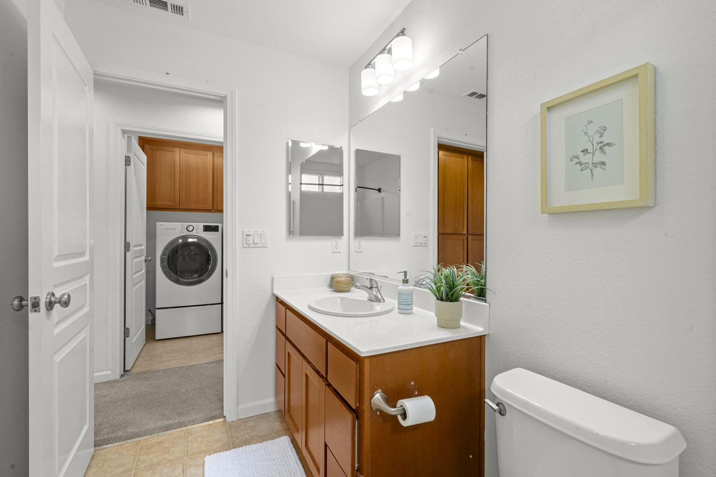 Detail Gallery Image 22 of 41 For 1042 Old Oak Ln, Hayward,  CA 94541 - 4 Beds | 2/1 Baths
