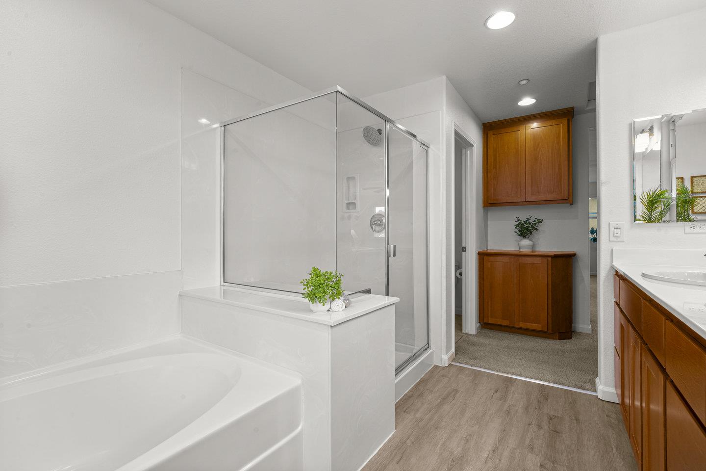 Detail Gallery Image 35 of 41 For 1042 Old Oak Ln, Hayward,  CA 94541 - 4 Beds | 2/1 Baths