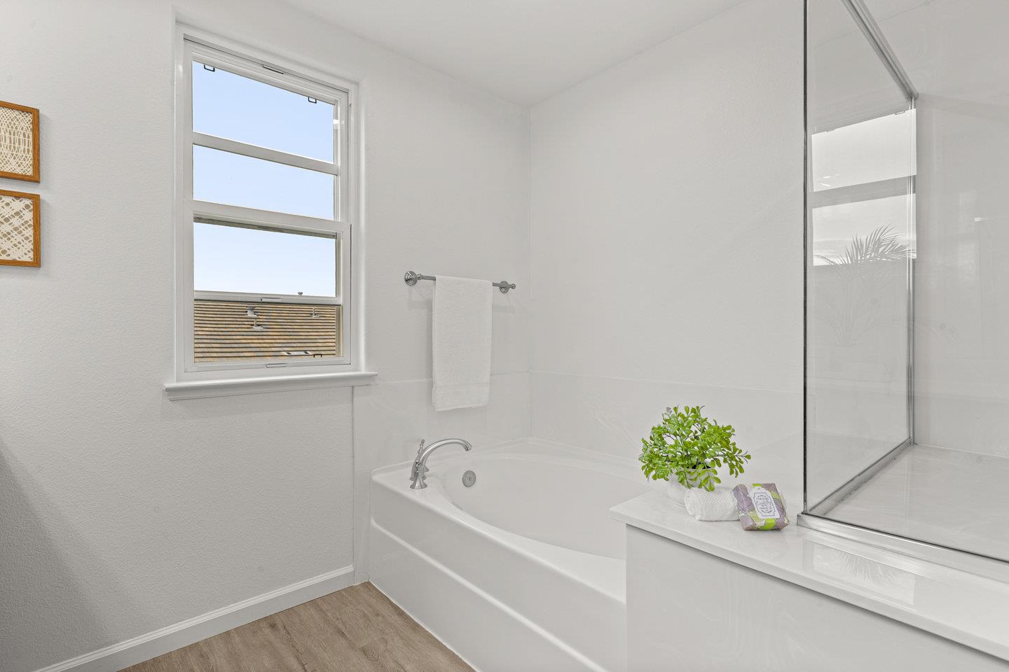 Detail Gallery Image 36 of 41 For 1042 Old Oak Ln, Hayward,  CA 94541 - 4 Beds | 2/1 Baths