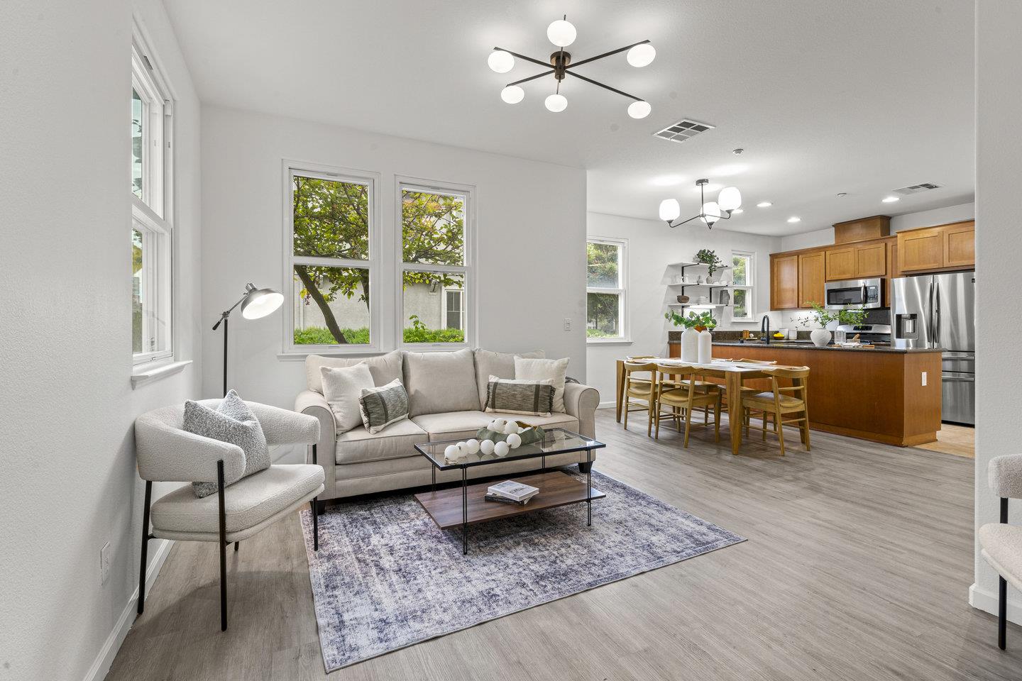 Detail Gallery Image 5 of 41 For 1042 Old Oak Ln, Hayward,  CA 94541 - 4 Beds | 2/1 Baths