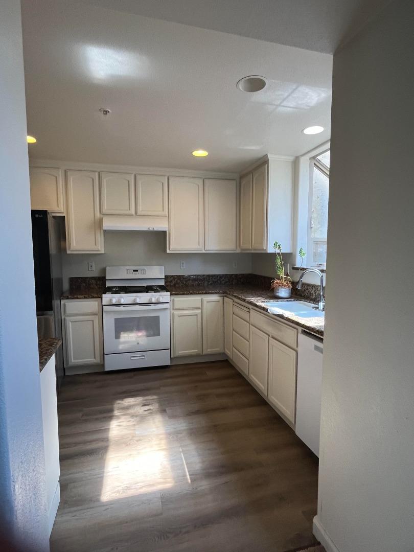 Detail Gallery Image 2 of 15 For 315 Soberanes St, King City,  CA 93930 - 3 Beds | 2/1 Baths