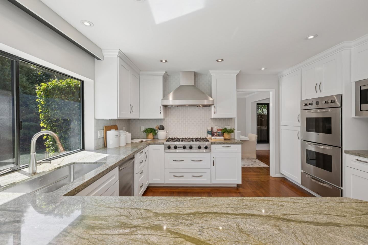 Detail Gallery Image 14 of 58 For 47 El Cerrito Ave, San Mateo,  CA 94402 - 5 Beds | 3/1 Baths