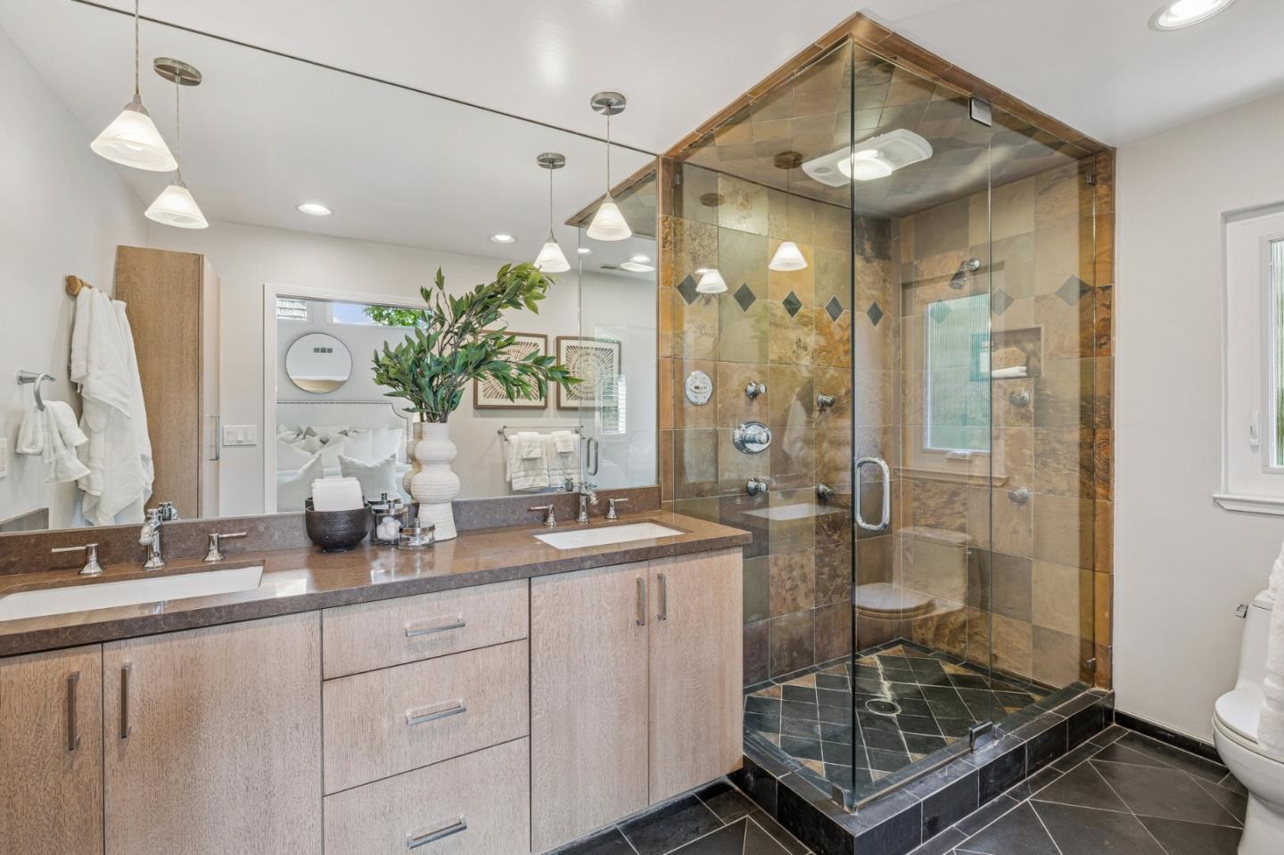 Detail Gallery Image 35 of 58 For 47 El Cerrito Ave, San Mateo,  CA 94402 - 5 Beds | 3/1 Baths