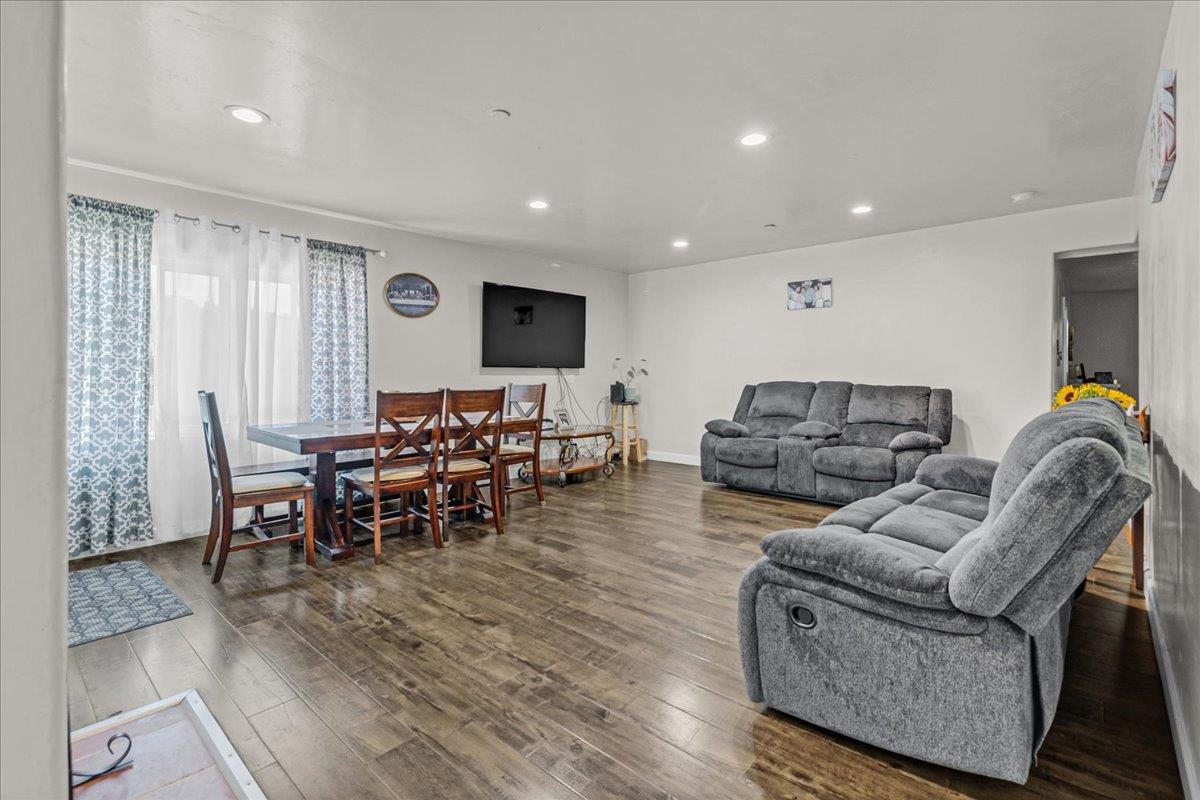 Detail Gallery Image 4 of 40 For 18810 Moro Rd, Salinas,  CA 93907 - 3 Beds | 2 Baths