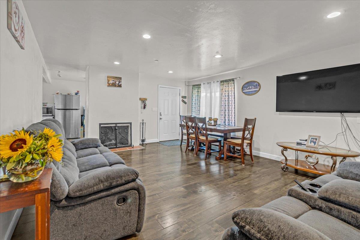 Detail Gallery Image 5 of 40 For 18810 Moro Rd, Salinas,  CA 93907 - 3 Beds | 2 Baths