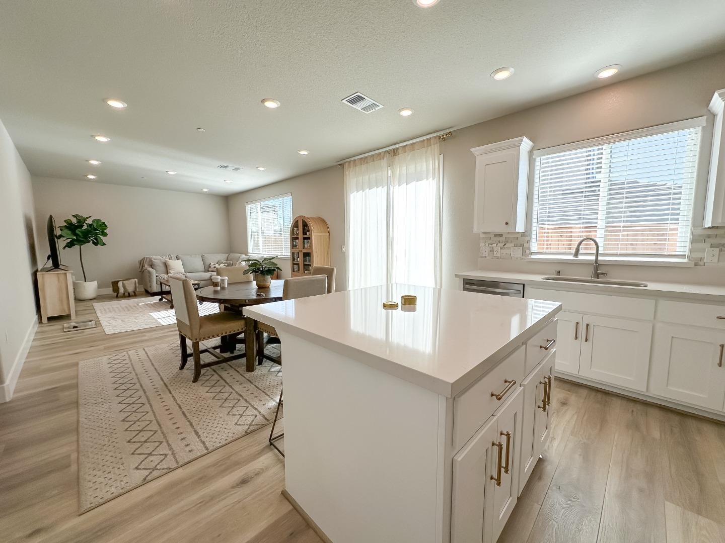 Detail Gallery Image 11 of 31 For 813 Big Range Way, Rocklin,  CA 95765 - 4 Beds | 3 Baths