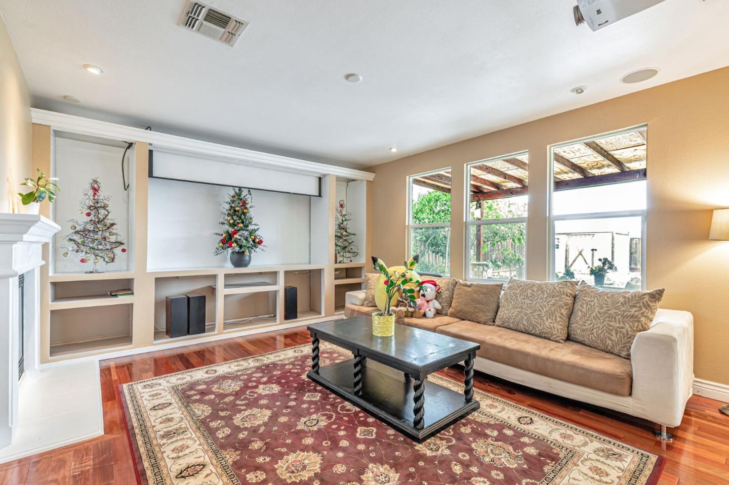 Detail Gallery Image 13 of 74 For 9632 Cherrywood Ct, Gilroy,  CA 95020 - 4 Beds | 3/1 Baths